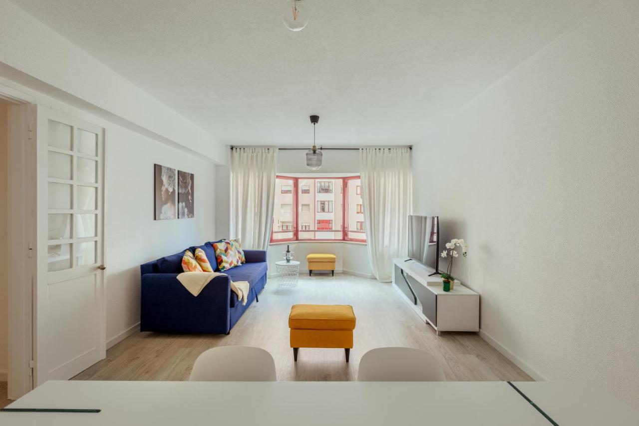 Elegant 3 Bedroom Apt - City Centre - Garage - Metro Lisbon Exterior photo