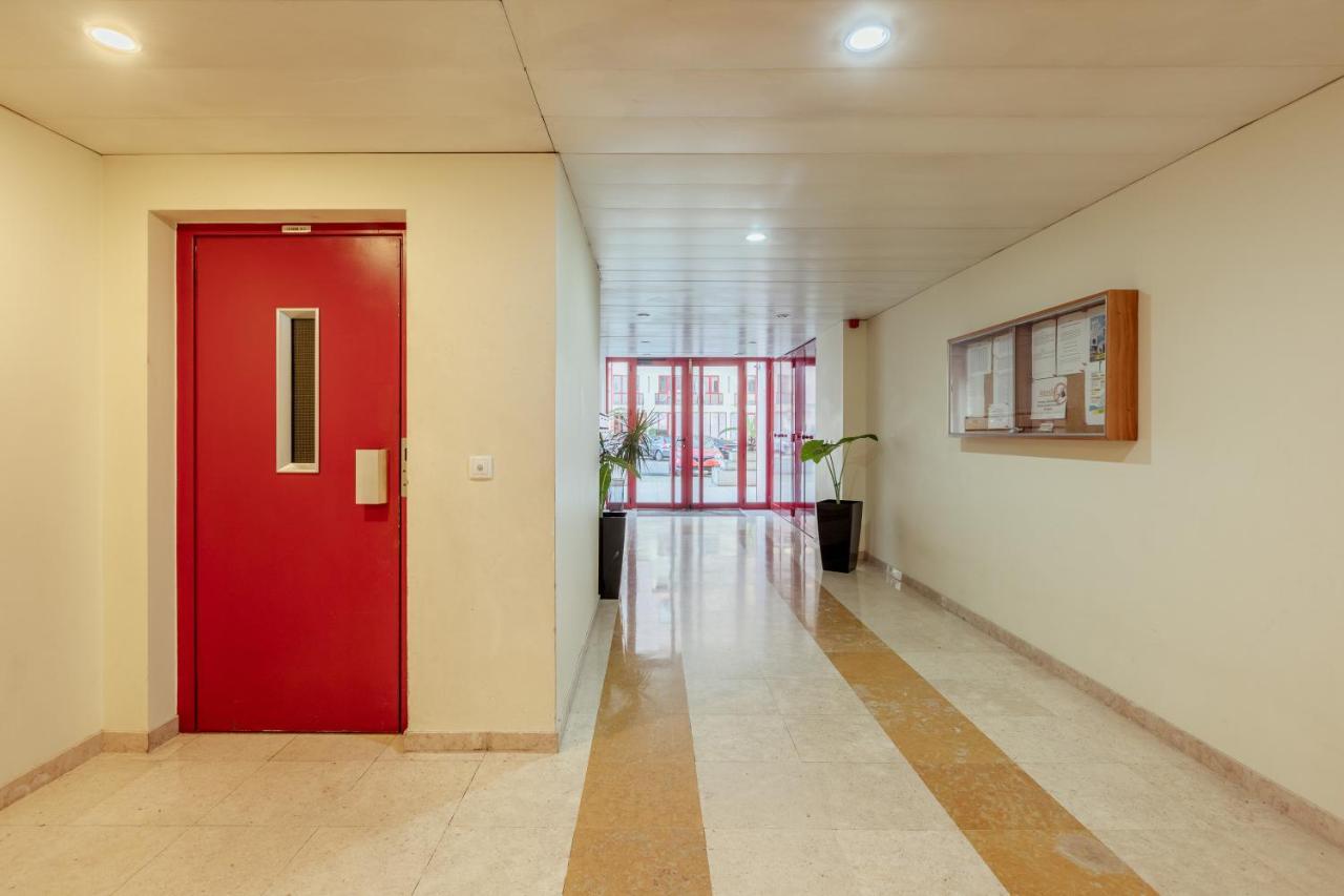 Elegant 3 Bedroom Apt - City Centre - Garage - Metro Lisbon Exterior photo