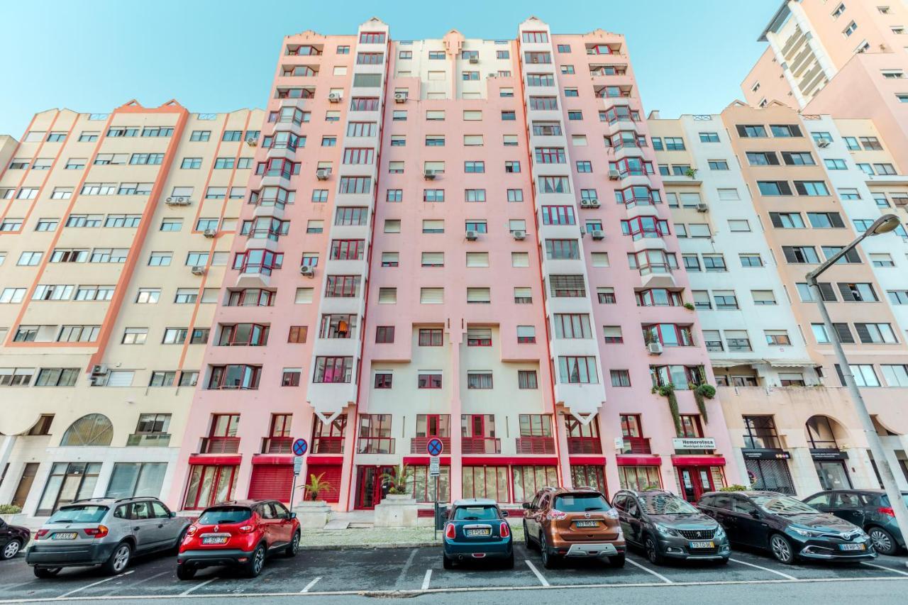 Elegant 3 Bedroom Apt - City Centre - Garage - Metro Lisbon Exterior photo
